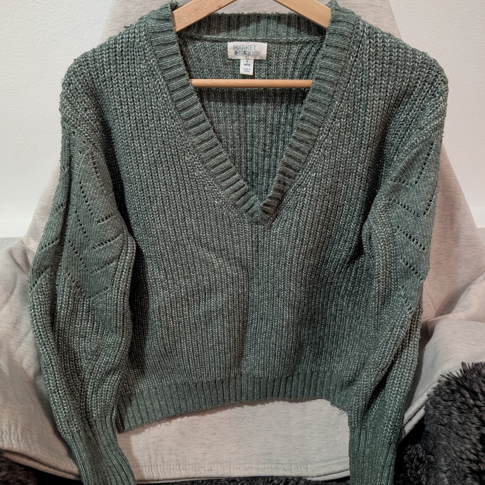 Market & Spruce V-Neck Sweater in Sage
